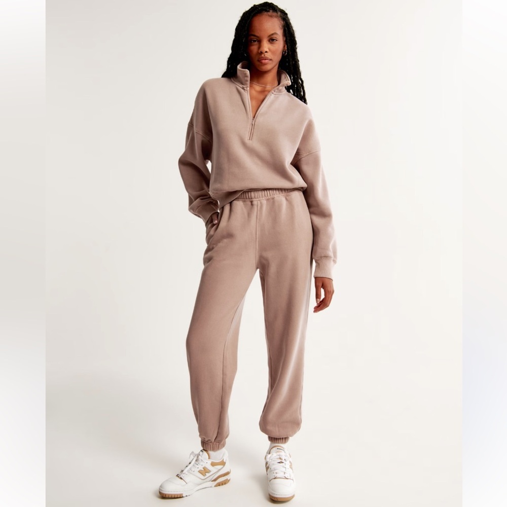 Abercrombie & Fitch Sunday Essentials Sweat set pants and jumper